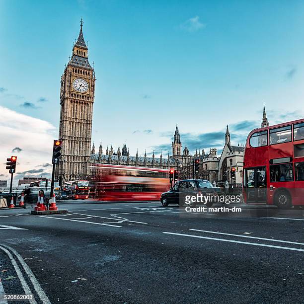 elizabeth tower in london - london taxi stock-fotos und bilder