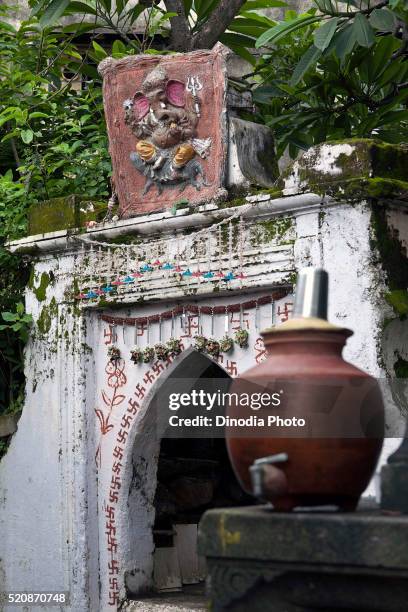 earthen pot banganga tank walkeshwar temple, mumbai, maharashtra, india - earthenware stock pictures, royalty-free photos & images