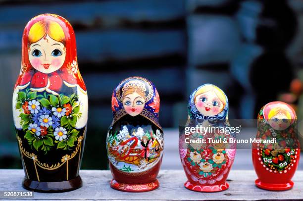 nesting dolls at market in moscow - matryoshka dolls stock pictures, royalty-free photos & images