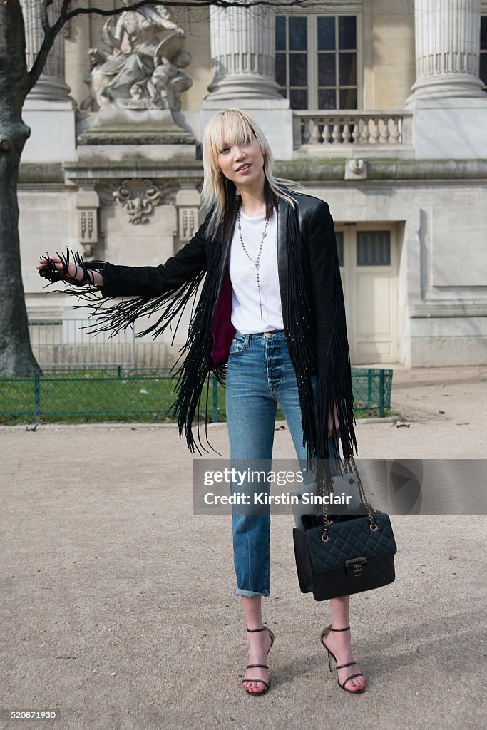 Street Style -Paris Fashion Week : Day Eight Womenswear Fall Winter 2016/2017