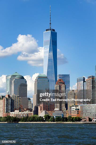 view of lower manhattan and freedom tower, nyc. - one world trade center stock-fotos und bilder