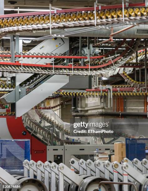 newspaper production at tamedia zurich printing plant - printing zurich stock-fotos und bilder