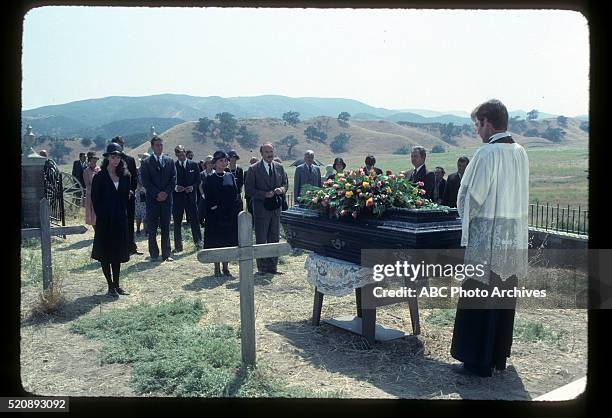 Miniseries - Airdate: March 27 through 30, 1983. L-R: RACHEL WARD;BRETT CULLEN;DWIER BROWN;JEAN SIMMONS;RICHARD KILEY;BILL MOREY;ANTOINETTE...