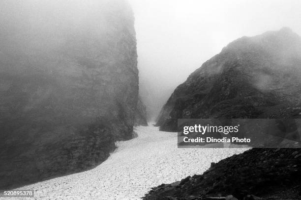 frozen river valley of flowers hemkund ghangaria, garhwal, uttarakhand, india, asia, 1978 - valley of flowers uttarakhand stock-fotos und bilder