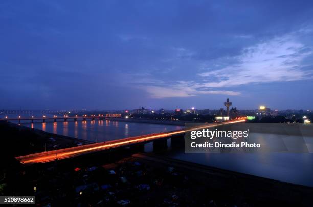 hotel patang on nehru bridge and skyline by night sabarmati river, ahmedabad, gujarat, india - ahmedabad stock-fotos und bilder