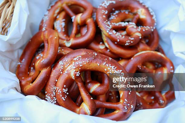 german pretzels - pretzel stockfoto's en -beelden