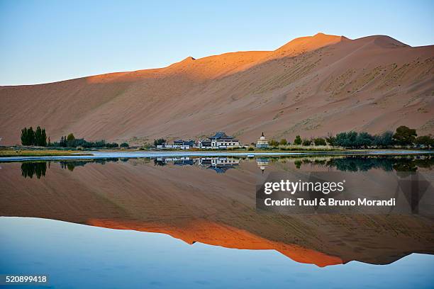 china, inner mongolia, badain jaran desert - 内モンゴル ストックフォトと画像