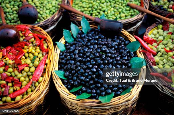 france, vaucluse, luberon, isle sur la sorgue, olives at the market - olive fruit stock pictures, royalty-free photos & images