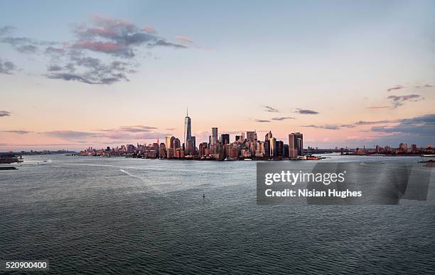 aerial view of lower manhattan, manhattan, new york city, new york state, usa - hudson river stock-fotos und bilder