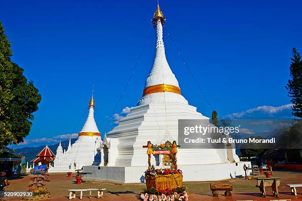 thailand, mae hong son, wat phra that doi kong mu - provincia de mae hong son fotografías e imágenes de stock