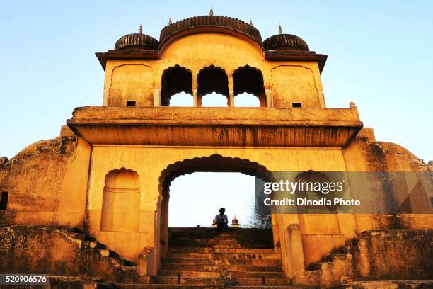 gate of pond, fatehpur shekhavati, rajasthan, india - shekhawati stock pictures, royalty-free photos & images