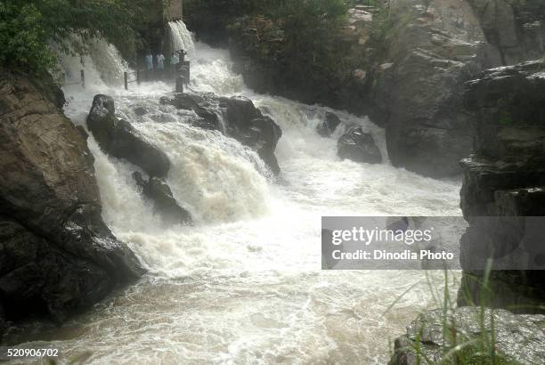 bath falls on kaveri river, hogenakkal, tamil nadu, india - river bathing stock pictures, royalty-free photos & images