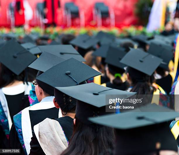 Graduation Cap Many Crowd Of Graduation Caps Photos and Premium High Res Pictures - Getty ...
