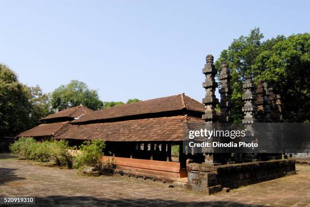 rameshwar temple with stone lamp posts vijaydurga sindhudurga maharashtra - mangalore fotografías e imágenes de stock