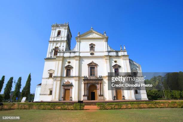 tuscan doric style of se cathedral at velha, goa, india - doric arches stock pictures, royalty-free photos & images