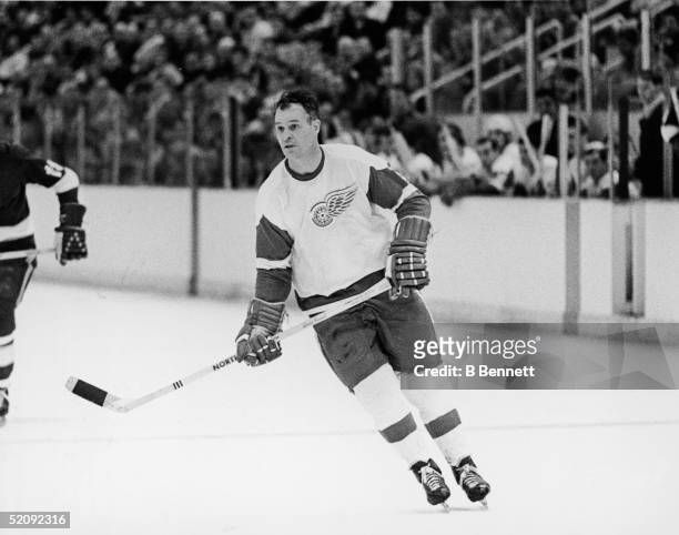 Gordie Howe of the Detroit Red Wings skates on the ice during an NHL game against the Minnesota North Stars on March 17, 1968 at the Met Center in...