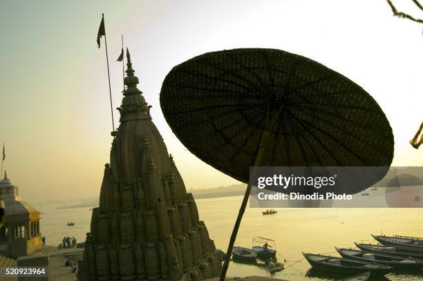 kashi karvat temple at scindia ghat, varanasi, uttar pradesh, india - ghat stock-fotos und bilder