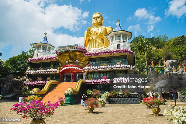 dambullah cave temple, dambullah, sri lanka - wonder stockfoto's en -beelden