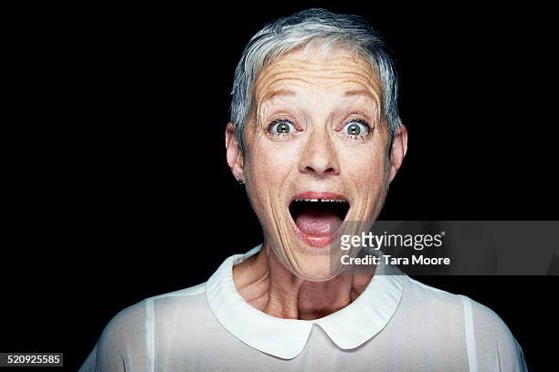 older woman looking surprised - geöffneter mund stock-fotos und bilder