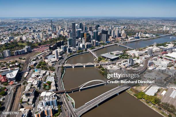skyline of brisbane, australia - brisbane stock-fotos und bilder