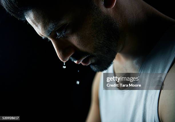 man dripping with sweat - sweating stock-fotos und bilder