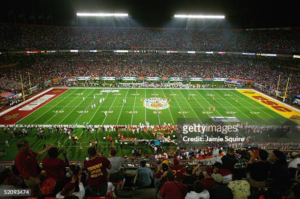 The USC Trojans and the Oklahoma Sooners play in the 2005 FedEx Orange Bowl National Championship on January 4, 2005 at Pro Player Stadium in Miami,...