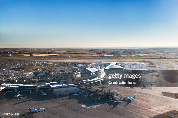 aeroporto internacional de calgary - calgary international airport imagens e fotografias de stock