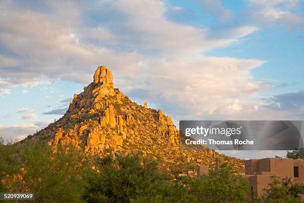 pinnacle peak in scottsdale, arizona - pinnacle imagens e fotografias de stock