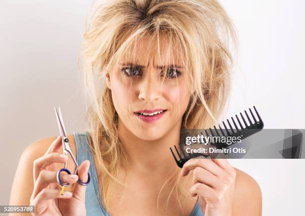 woman having bad hair day with scissors and comb - frizzy 個照片及圖片檔