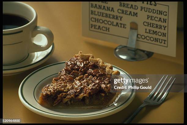 piece of pecan pie with coffee - pecannusstorte stock-fotos und bilder