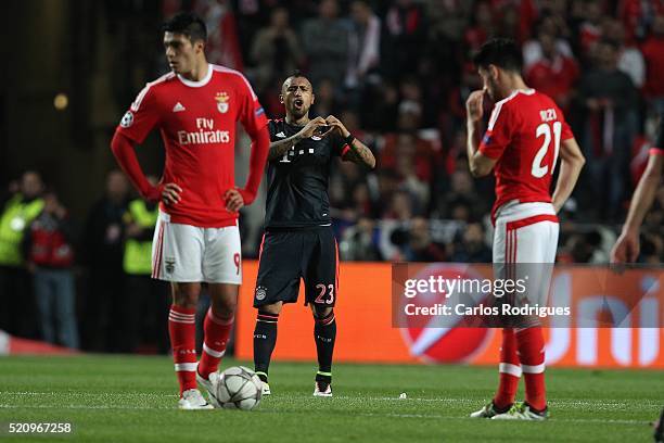 Bayern Munich's defender Arturo Vidal celebrate scoring Bayern«s first goal during the match between SL Benfica and FC Zenit for the UEFA Champions...