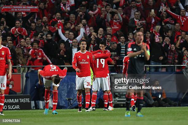 Benfica's forward Raul Jimenez celebrates scoring Benfica«s first goal with his team mates during the match between SL Benfica and FC Zenit for the...