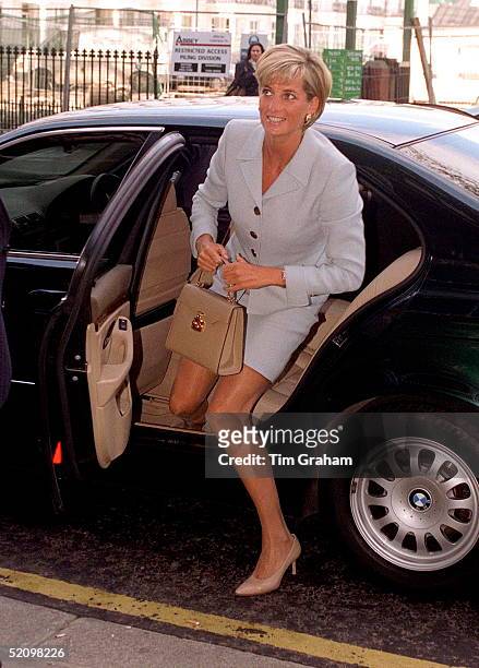 Diana, Princess Of Wales, Alighting Her Car At The Royal Brompton Hospital To Meet Young Cystic Fibrosis Sufferers. Princess Diana Is Wearing A Pale...