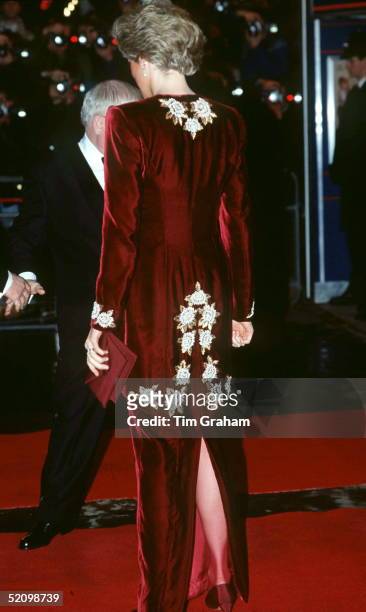 Princess Diana At The Premiere Of The Film "steel Magnolias" At The Odeon Leicester Square In Aid Of The Princes' Trust. Wearing A Burgundy Velvet...