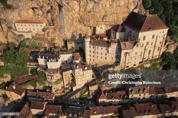 rocamadour and cliff from above - rocamadour stock-fotos und bilder