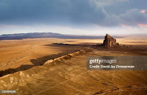 ship rock - shiprock fotografías e imágenes de stock