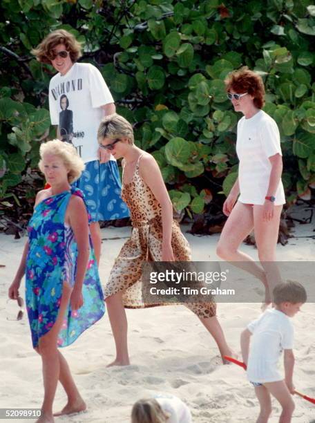 Princess Diana Walking Along A Sandy Beach With Her Sisters Lady Jane Fellowes And Lady Sarah Mccorquodale And Their Mother Mrs Frances Shand-kydd On...