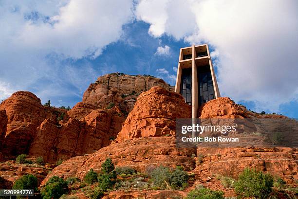 church amongst red rock - chapel of the holy cross sedona stock pictures, royalty-free photos & images