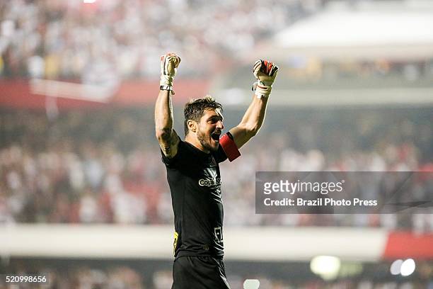 Denis of Sao Paulo celebrates the opening goal scored by his teammate Jonathan Calleri during a match between Sao Paulo and River Plate as part of...