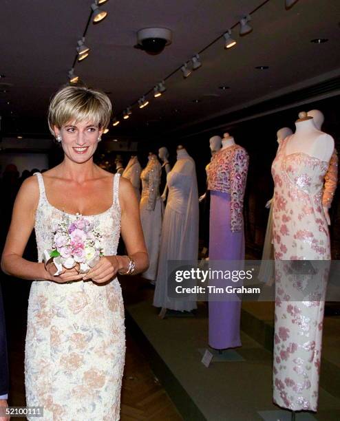 princess diana auction dresses Largest Princess Diana auction' features frocks, hats and bags