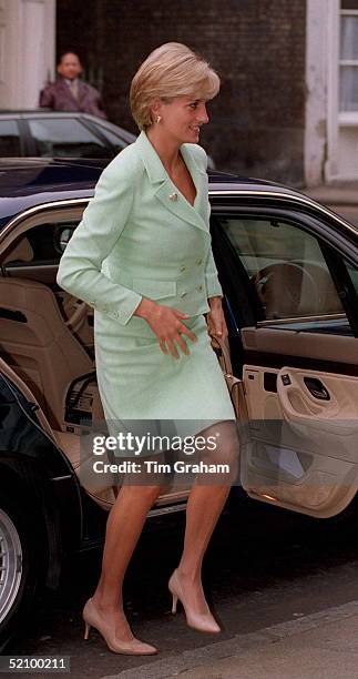 Diana , Princess Of Wales, Opening The New Renal Unit At Great Ormond Street Hospital, London The Visit Is Also To Celebrate The Variety Club's Gold...