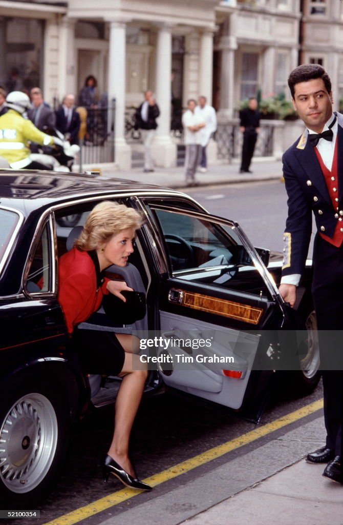Diana Arrives In Jaguar At Claridges Hotel