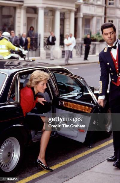 Diana, Princess Of Wales, Arriving By Jaguar Xj Saloon Car At Claridges Hotel For The Launch Of The British Lung Foundation Of Which She Is Patron.