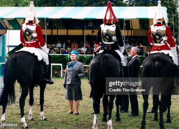 Queen Elizabeth Ll Reviewing Mounted Troops Of The Household Cavalry At The Royal Windsor Horse Show - Lifeguards And The Blues And Royals