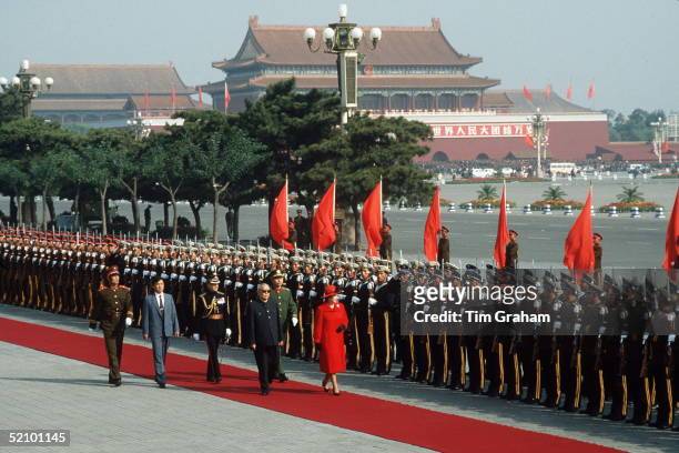 The Queen With President Li At The Arrival Ceremony In Tiananmen Square, Peking, China