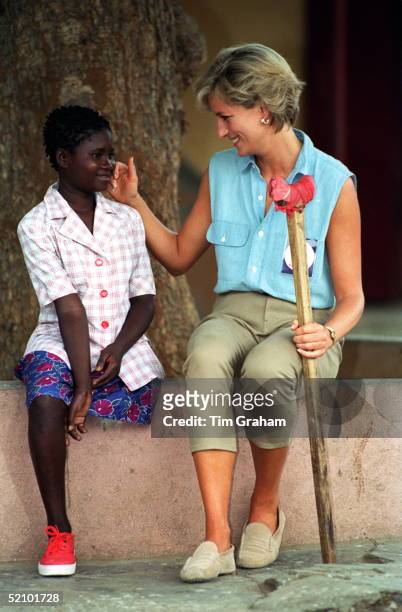 Diana, Princess Of Wales Meets Sandra Thijika At Neves Bendinha, An Icrc Orthopaedic Workshop In Luanda, Angola Durin