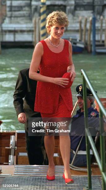 Princess Diana arriving at the Peggy Guggenheim Museum in Venice for a reception as part of the Biennale exhibition, 8th June 1995. She is wearing a...