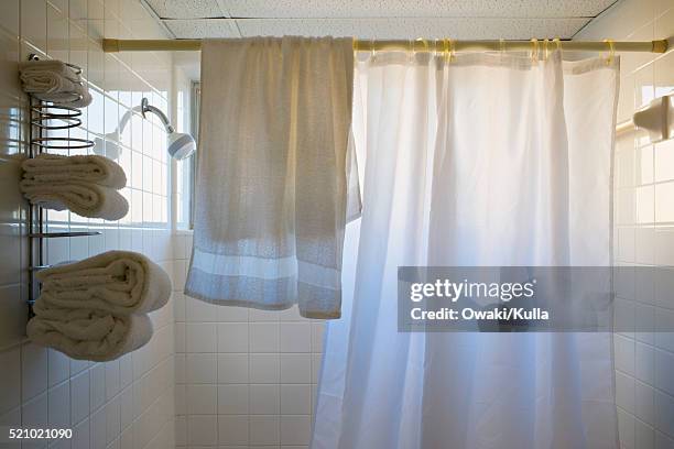 hotel bathroom - hotel bathroom stock pictures, royalty-free photos & images