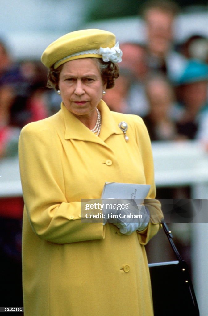 Queen Elizabeth Ll Frowning As She Watches The Racing At The Derby On ...