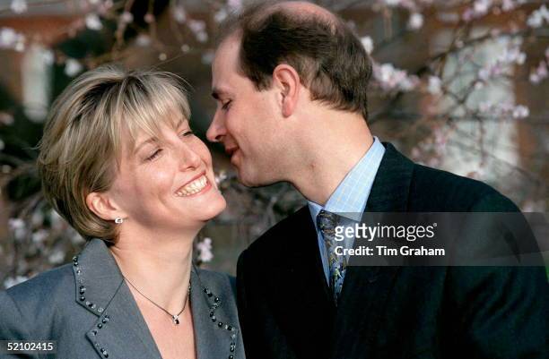 Sophie Rhys-jones And Prince Edward Kissing On The Day Of Their Engagement
